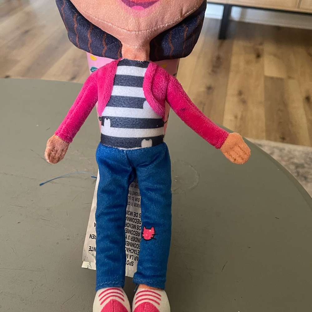 Dreamworks Pink and Blue Gabby’s Dollhouse Gabby 14” Plush Doll - Picture 4 of 11